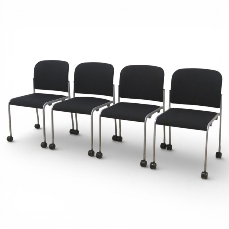 【中古/4脚セット】サンケイ スタッキングチェア S-FIT ブラック 肘無し ミーティングチェア 会議椅子 キャスター付き 中古オフィス家具 KK21226