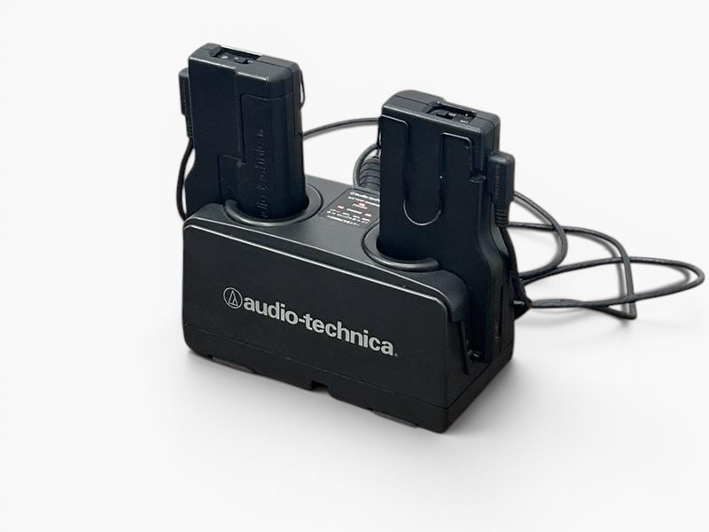 【中古/2台セット】audio-technica 赤外線ワイヤレスマイク ATIR-T850 ラベリアマイク付 B702充電器付 ブラック 会議システム 講演会 研修施設用 中古オフィス家具 EG21871