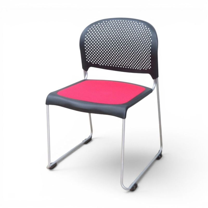 【中古/在庫多数】オカムラ スタッキングチェア 8114FS　FSN1 レッド 中古オフィス家具 YH22269-1 EG22269-1