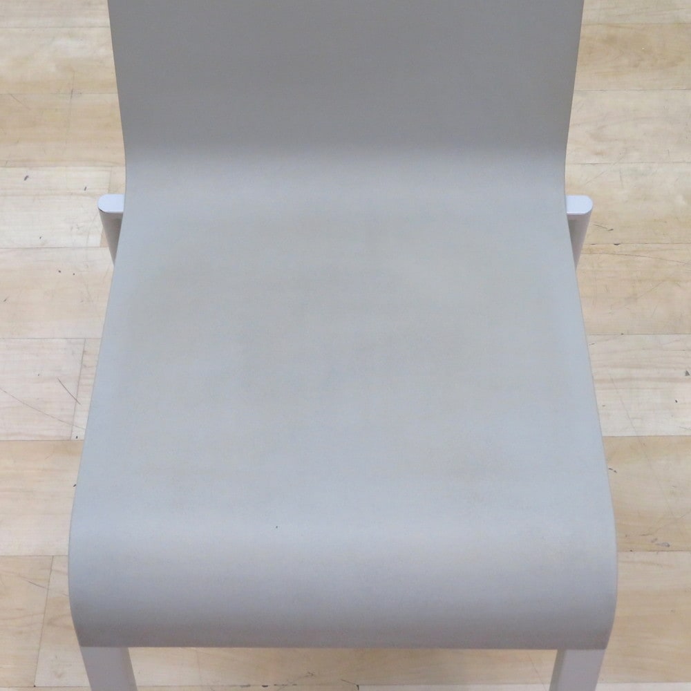 中古】4脚セット vitra. スタッキングチェア ゼロスリー グレー 肘無し