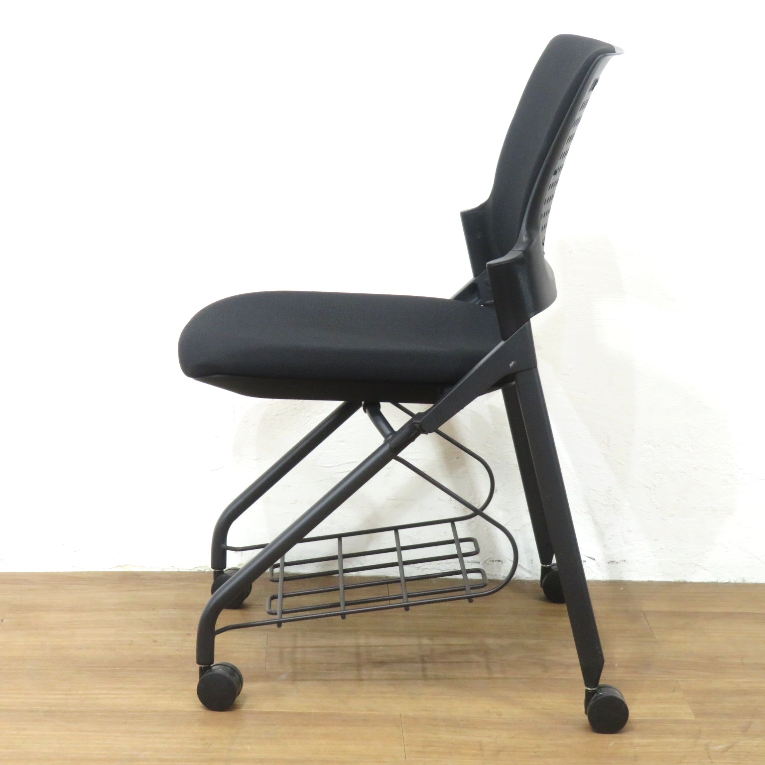 中古】イトーキ ネスティングチェア モノン KLD221PGRT1T1T1 ブラック