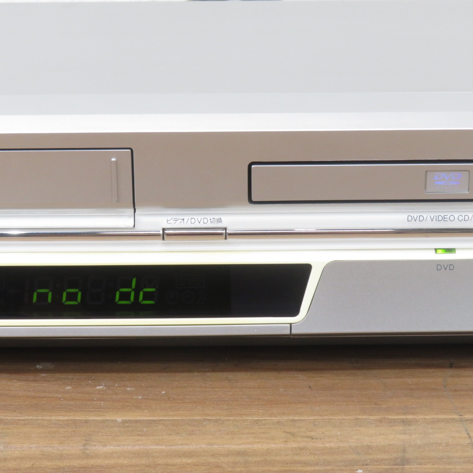 中古】ビクター VHS/DVDプレーヤー HR-DV4 シルバー リジューム機能