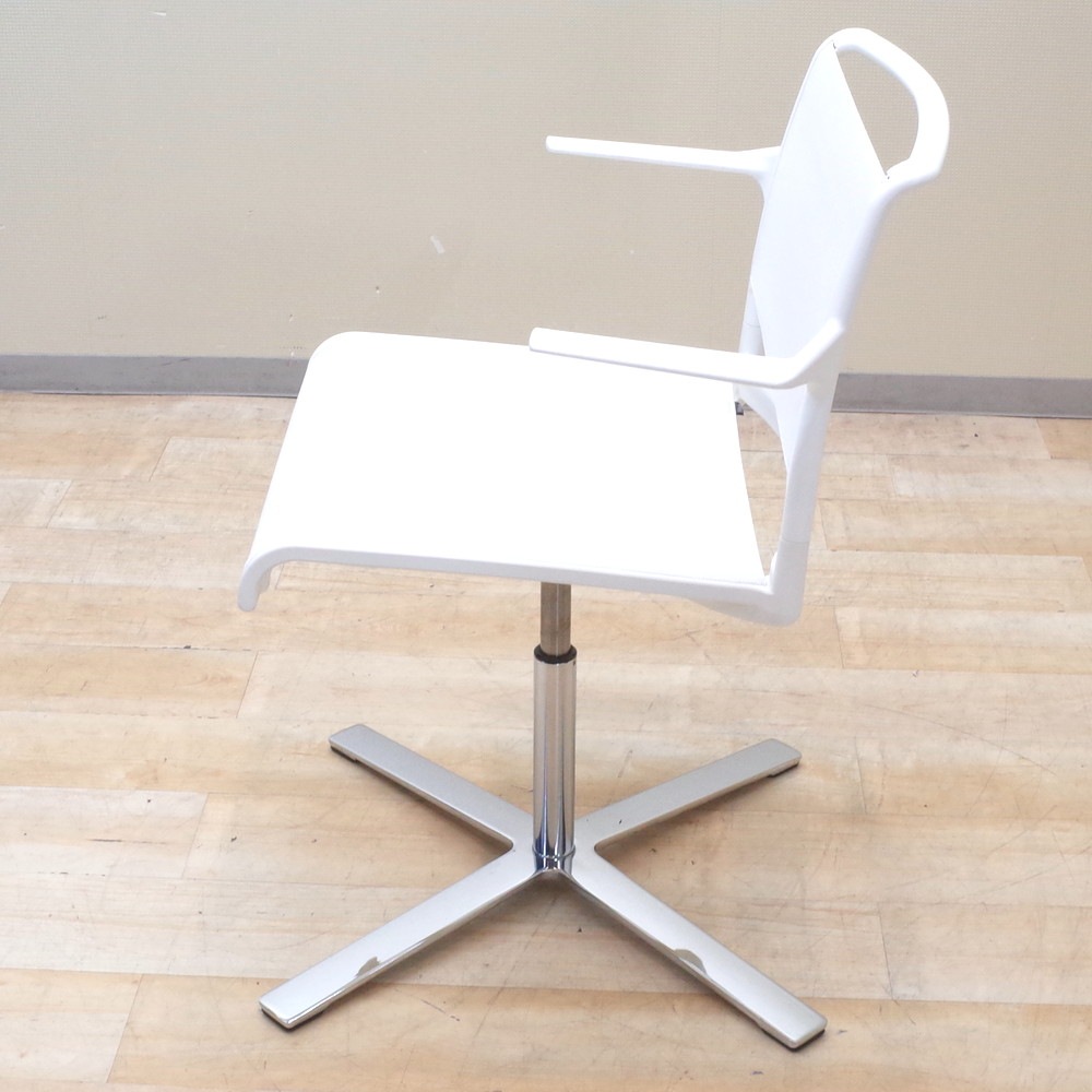 ウィルクハーン エーライン肘付きメッシュグレー ウィルクハーン