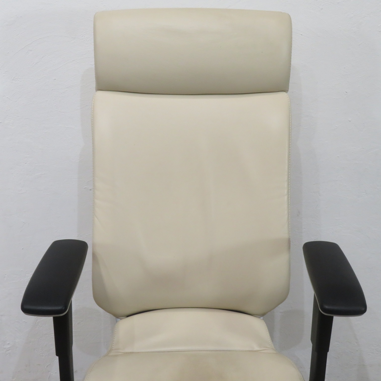 中古】コクヨ 肘付オフィスチェア CR-G1252 ホワイト アガタAシリーズ