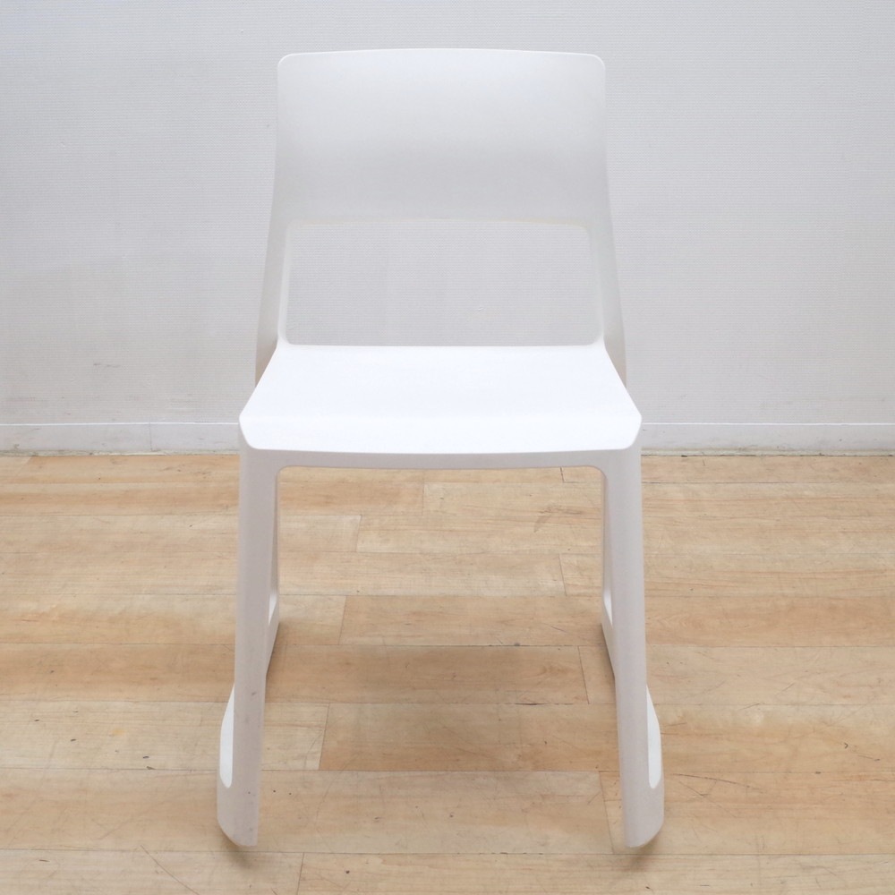 【美品】Vitra　ヴィトラ　HALTube　スタッキングチェア　ホワイト 10d037cec802998624a0c00392a423