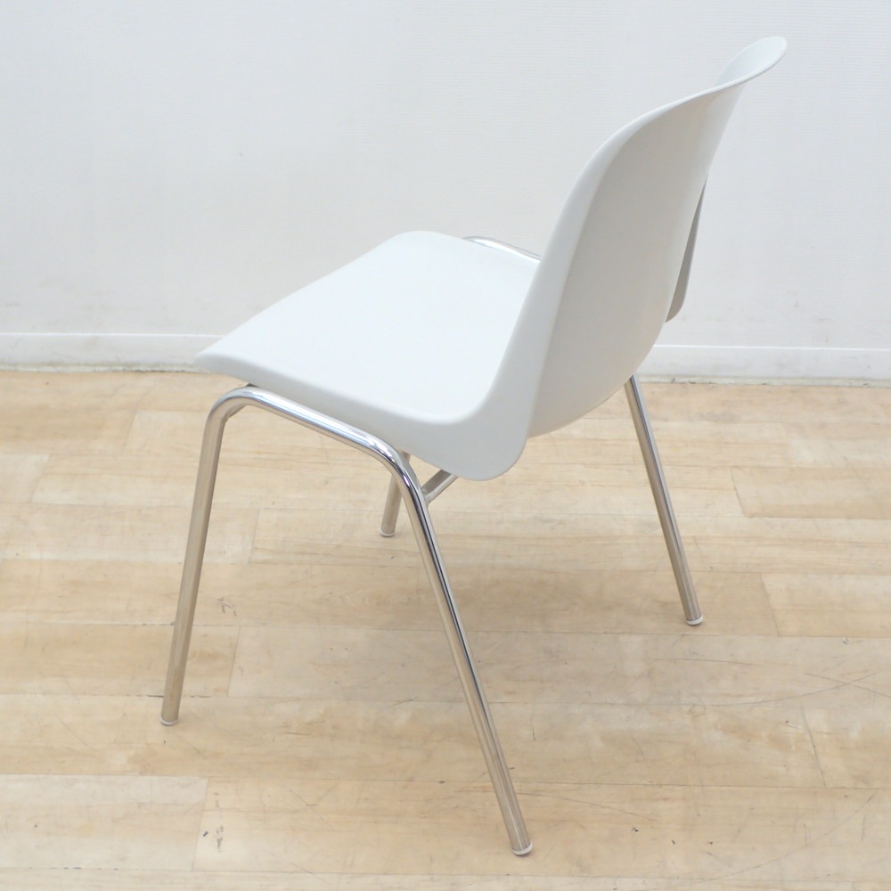 モッドエレナ ミーティングチェア ホワイト スタッキング 肘無し 中古