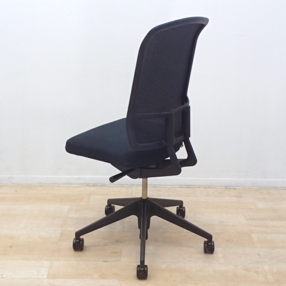 2023年製 Vitra オフィスチェア AM Chair 可動肘 ブラック 【公式通販】