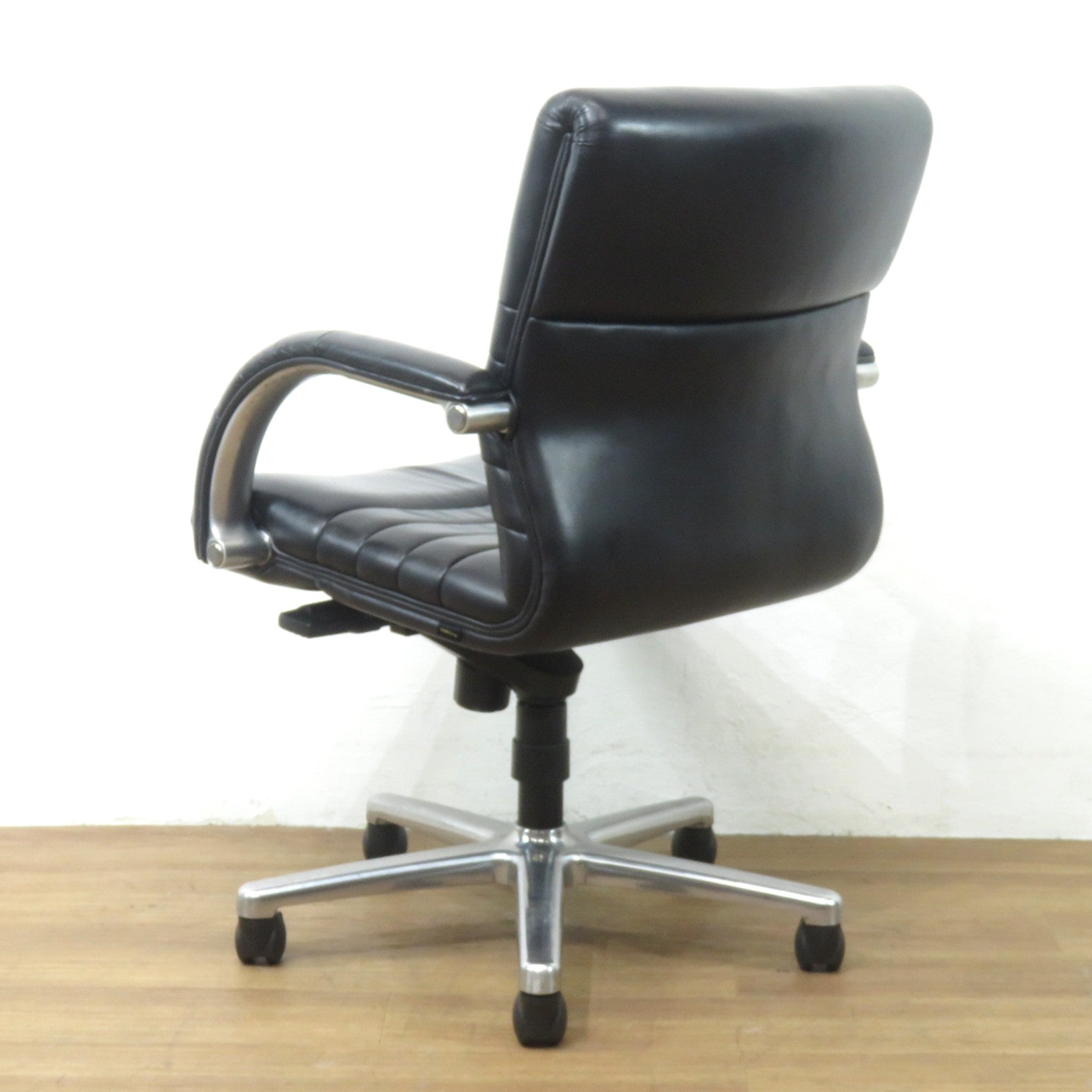 中古】オカムラ 役員用チェア CEシリーズ CE57AZ ブラック