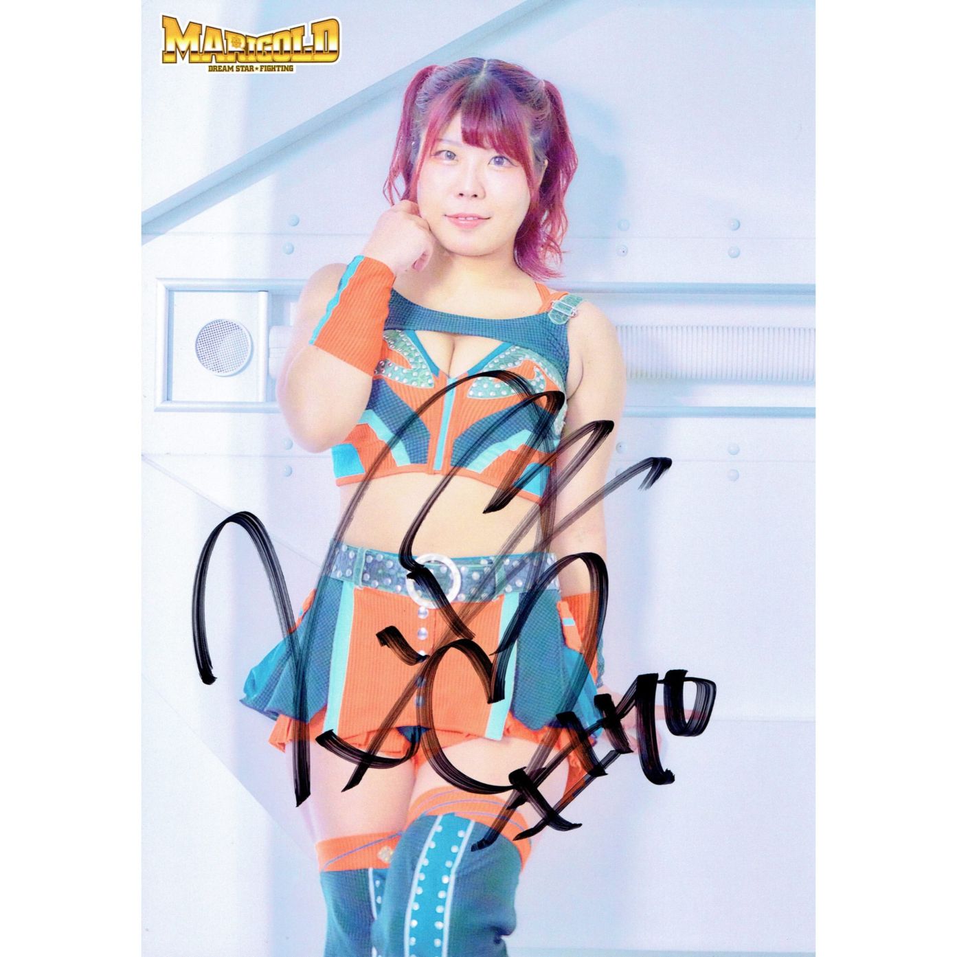 イヨ・スカイ WWE マリーゴールド サイン入りポートレート写真フレーム① イヨ・スカイ WWE マリーゴールド サイン入りポートレート写真フレーム