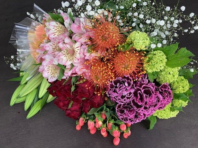 激安ビックフラワーセット４９９０円|おまかせ生花セット（ギフト加工も出来ます）