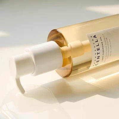 SKIN1004 マダガスカル センテラ ライト クレンジングオイル 200m クレンジング メイク落とし スキンケア オイル リキッドオイル 毛穴 敏感肌 弱酸性 メンズ レディース 韓国 公式 日本出荷 送料無料