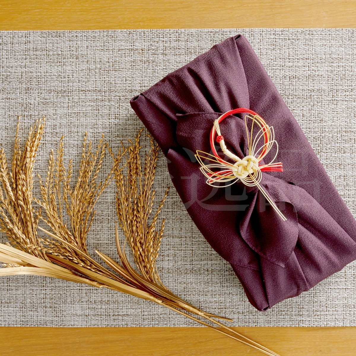 ［白米・玄米選択可］自然米コシヒカリ「神の力」1kg　桐箱・風呂敷包み（鶴の祝）無肥料・無農薬