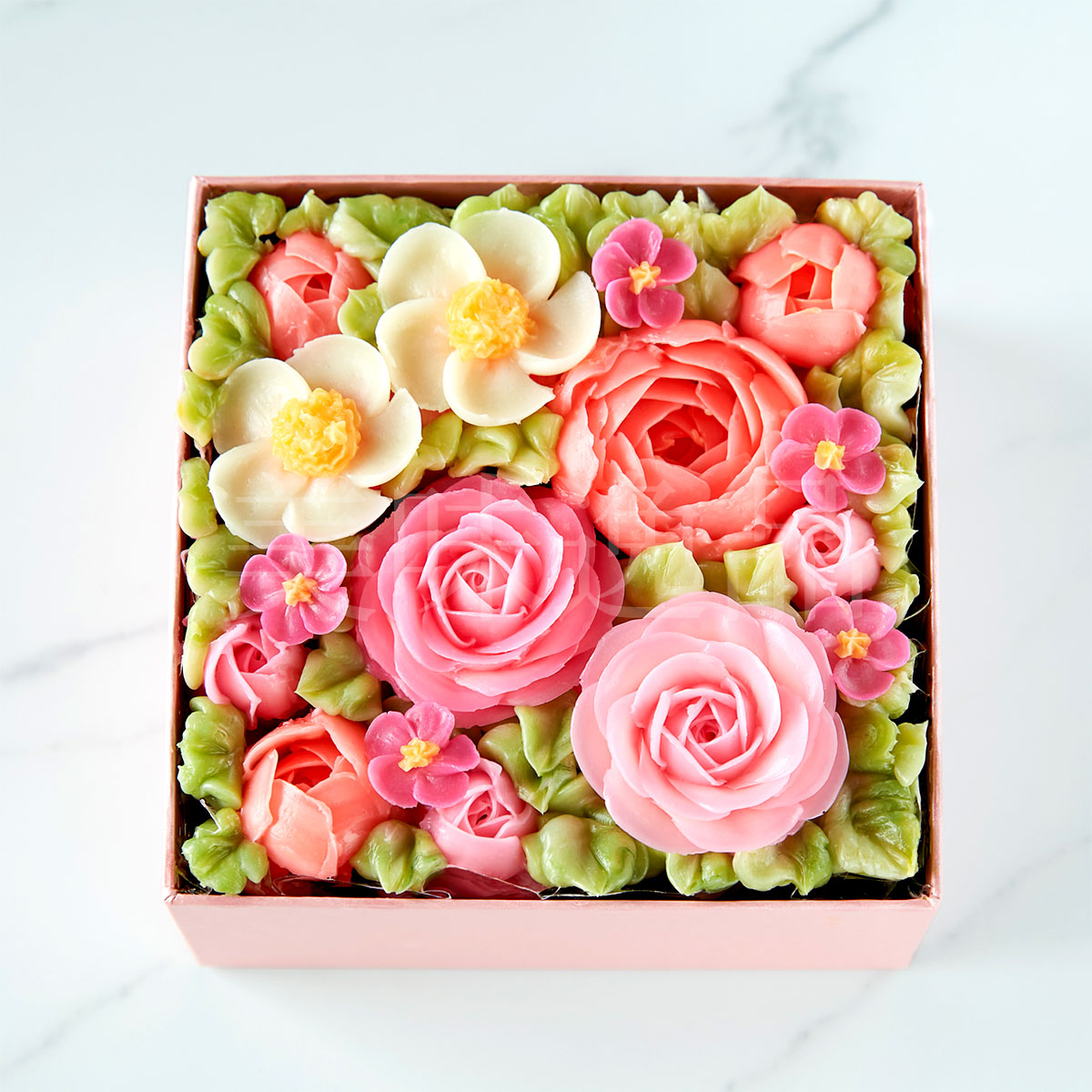 お花のボックスフラワーケーキ　ピーチピンク