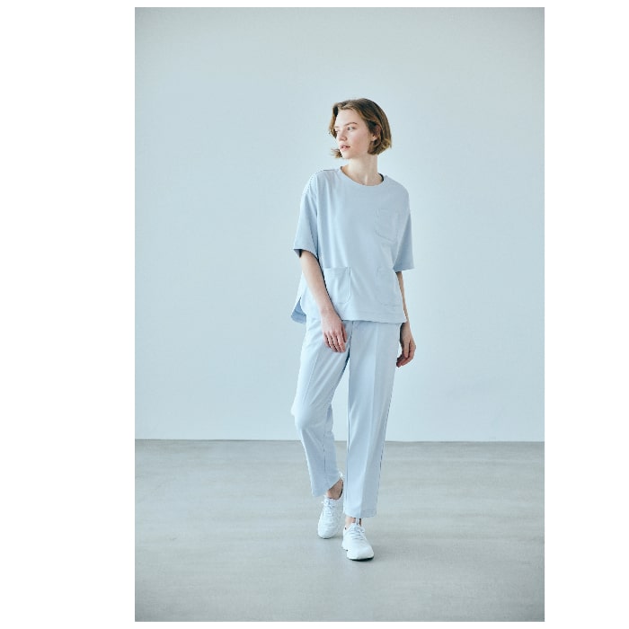 JILL STUART スクラブパンツストレッチストレート サックス（４サイズ）