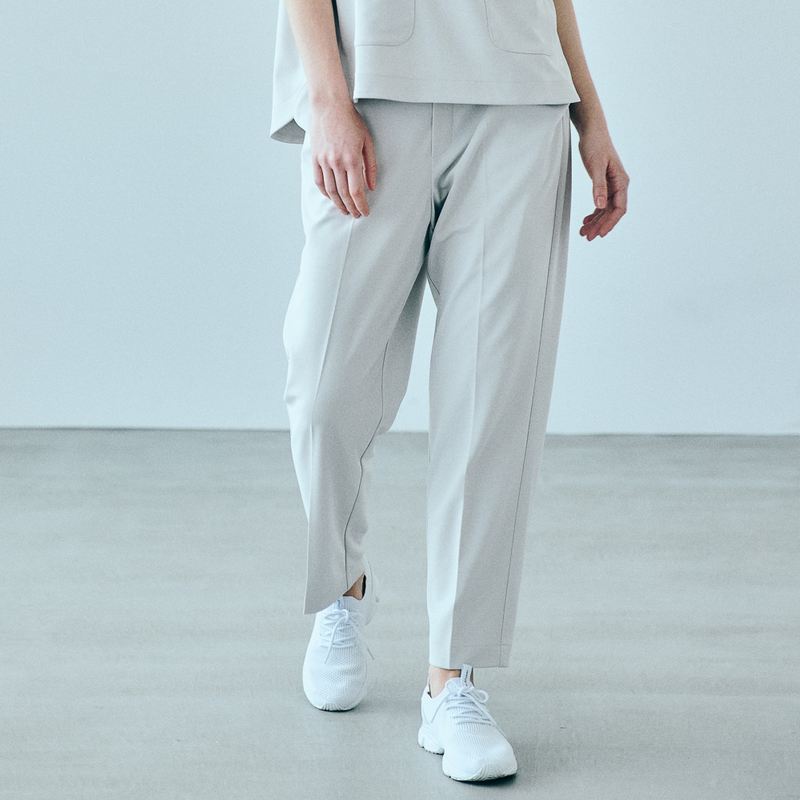 JILL STUART スクラブパンツストレッチストレート グレージュ（４サイズ）