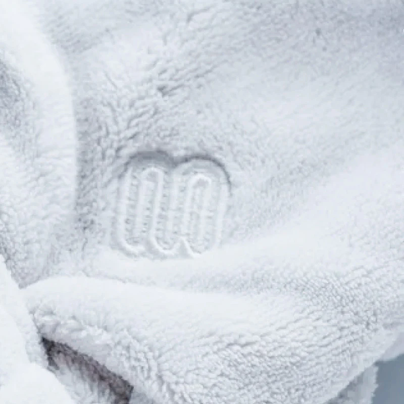 mofumo モフモ タオル color: ベリー(ライトパープル) フロスティ(ライトグレー)