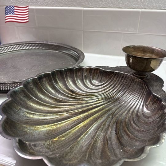 アンティークガラス陶器はヨーロッパ蚤の市で買い付けています