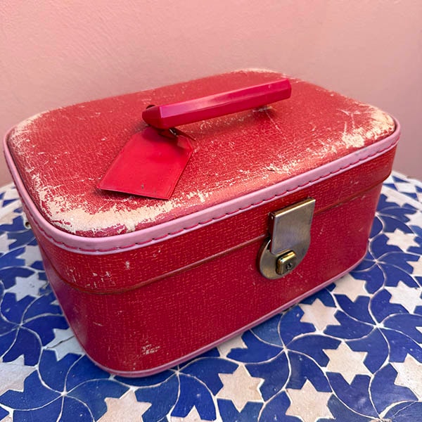 ポルトガル製ヴィンテージ レトロレッド バニティーケース 化粧品用箱 ソーイングボックス裁縫箱 コスメボックス 営業日即日発送 ＜送料無料＞