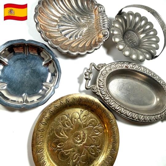 アンティークガラス陶器はヨーロッパ蚤の市で買い付けています