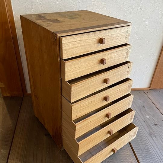 古道具 小引き出し 7段 木製 引き出し収納 日本製 アンティーク 昭和レトロ 古家具 ヴィンテージ 和風 収納棚 店舗什器 ディスプレイ 収納ボックス  営業日即日発送 [ワールデザインbistarai]