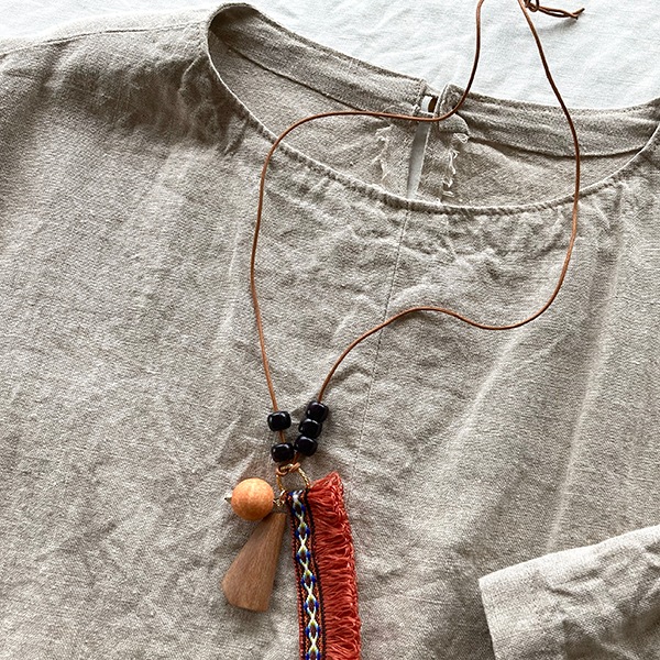 太さ2mm前後 レザー本牛革紐 革ひも靴紐パーツ 革コードレザーコードヒモネックレス 革バックチャーム レザーキーホルダー ブレスレット作り 営業日即日発送