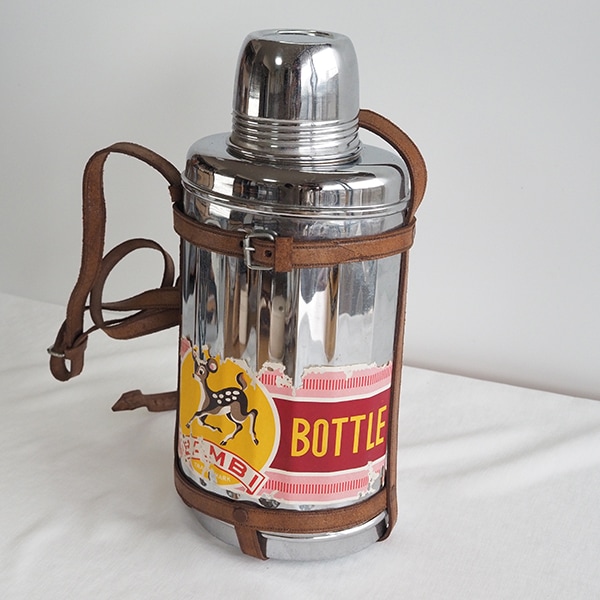 昭和レトロ 希少魔法瓶 保温水筒ボトル 革ショルダー付き バンビ BAMBI BOTTLE インテリア雑貨 アンティークボトル キッチン雑貨 <送料無料>