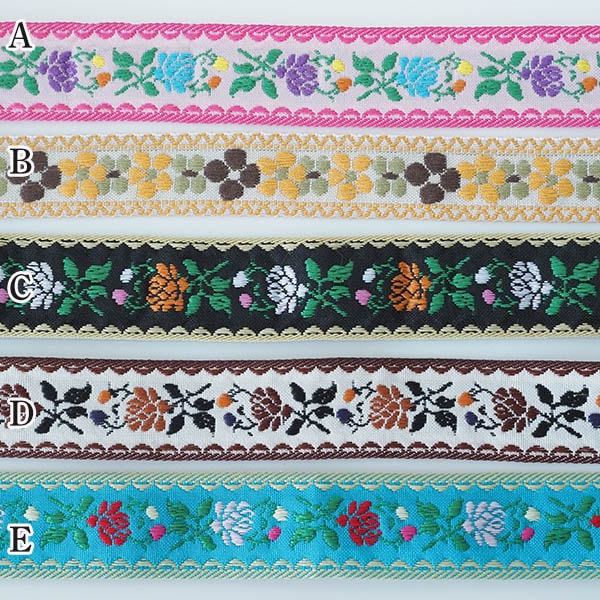 チロリアンテープや刺繍リボンはショルダーストラップ作り、ピアス