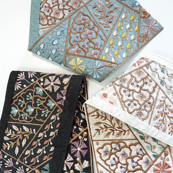 9cm幅 幅広インド刺繍リボン 幅広パッチワーク風ブレード 特大幅小花柄刺繍リボン 帯紐和装着物装飾資材 ハンドメイドがま口財布 ポーチ作り 営業日即日発送 [ワールデザインbistarai]