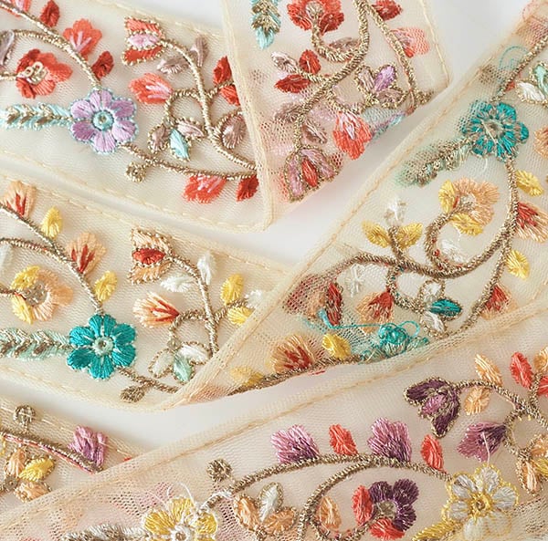 5cm幅スパンコール インド花柄刺繍リボン チュールリボンブレード販売 金糸和装洋装着物デコレーションパーツ 和装小物作り ヘアアクセ資材 営業日即日発送 [ワールデザインbistarai]