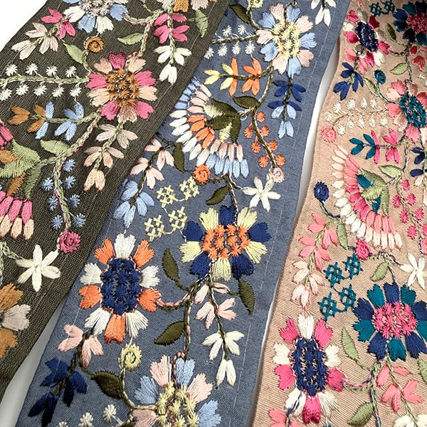 5.5cm幅 秋色インド刺繍リボン 花柄 厚手 フラワー刺繍リボン ショルダーベルト 大人くすみカラー  ハンドメイド 手芸材料 バッグ ポーチ 装飾テープ 手作り体験資材 ハンドメイドくるみボタン ヘアゴム 簡単バックチャーム資材 営業日即日発送 【ワールデザインbistarai】