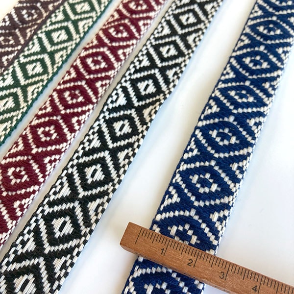 2.5cm幅 オルテガ柄 刺繍テープ 手芸用リボン 厚手テープ 推し色カラー キーチャーム ネイティブ柄男性用チロリアンテープ ペット犬猫ハーネス 首輪 リーシュ作り 営業日即日発送[ワールデザインbistarai]