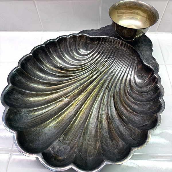 シェルトレイ　アンティーク　シルバープレート 英国アンティークのシルバープレート、シェルのモチーフが優雅な持ち