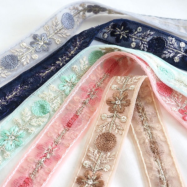 2.3cm幅 インド刺繍リボン 花柄刺繍メッシュチュールリボン 花柄チロリアンブレードハンドメイドスマホハンドストラップ作り 営業日即日発送 