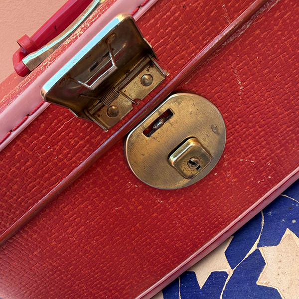 ポルトガル製ヴィンテージ レトロレッド バニティーケース 化粧品用箱 ソーイングボックス裁縫箱 コスメボックス 営業日即日発送 ＜送料無料＞