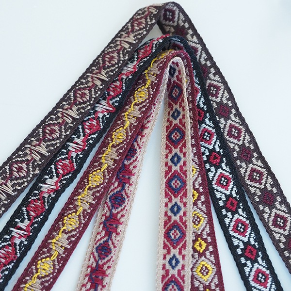 1cm幅 細幅オルテガ柄刺繍テープ ネイティブ柄チロリアンテープ 手芸用リボン ハンドストラップ サコッシュショルダーストラップ キーリングチャーム資材 営業日即日発送[ワールデザインbistarai]