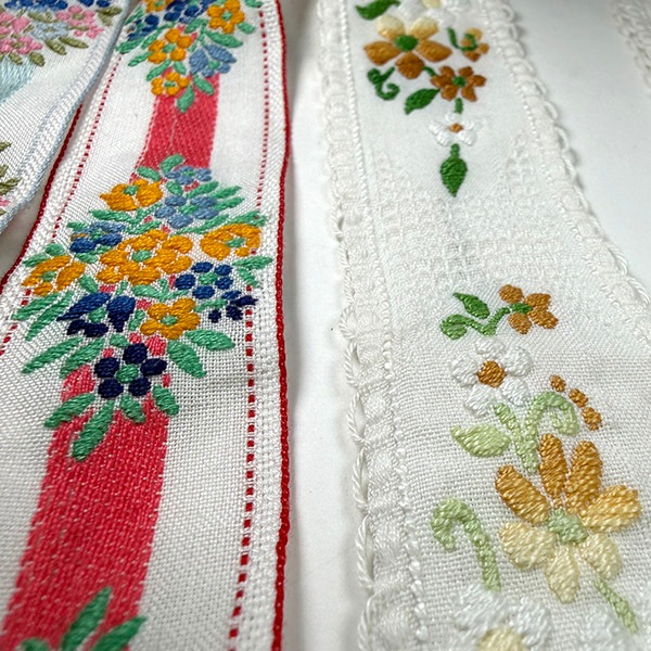 3cm幅前後 希少ポルトガルコットンアンティークチロルテープ 花柄レトロチロリアンテープ フラワー刺繍ヨーロッパ手芸用品 ヴィンテージリボン販売 営業日即日発送