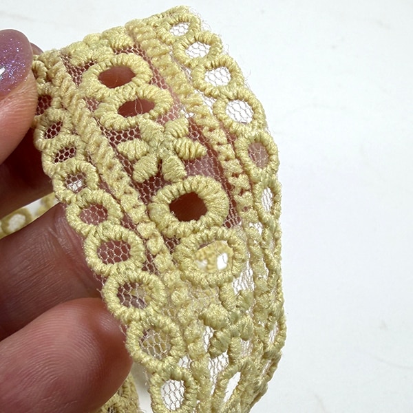 4cm幅 スカラップ刺繍モチーフチュールレースリボン ボタニカル花柄刺繍ケミカルレース お人形ドレス資材販売 営業日即日発送 [ワールデザインbistarai]