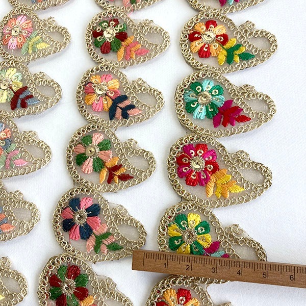 5cm幅 ペイズリーモチーフリボン スパンコール刺繍 ボタニカル花柄インド刺繍リボン 衣装デコレーション資材 営業日即日発送 [ワールデザインbistarai]
