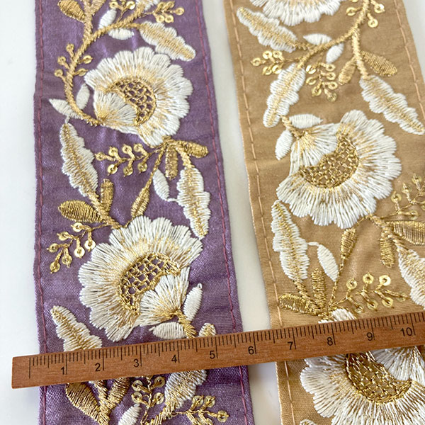 リーズナブルなシルク風の花柄インド刺繍リボンは、大きめヘア