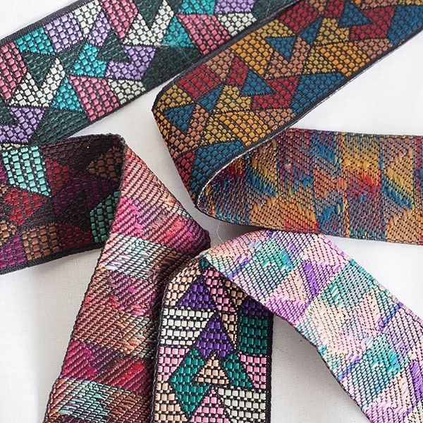 3cm幅 幾何柄模様レトロ柄リボン 刺繍リボンブレード チロルテープ カメラチェーン スマホショルダーストラップ 営業日即日発送