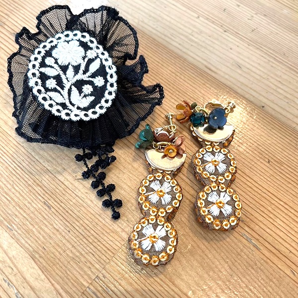 インド刺繍お花リボン＆フリルレース Beige ハンドメイドタロットクロス インド刺繍お花リボン＆フリルレース Beige ハンドメイドタロット