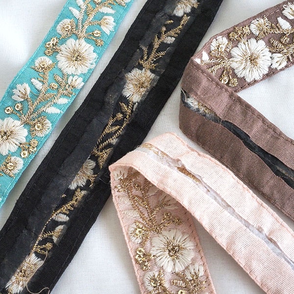 3cm幅 インド刺繍リボン ラメリボン小花柄リボン 中幅チロリアンテープ ラメリボン スマホショルダーストラップ 営業日即日発送 