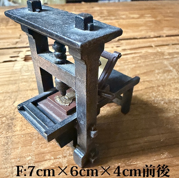 スペイン買付  ビンテージ Playme アンティーク コーヒーミル スロットマシーン 秤 天秤 印刷機 レトロラジオ  鉛筆削り ヨーロッパアンティーク雑貨 蚤の市買い付け 卓上ランプ 営業日即日発送