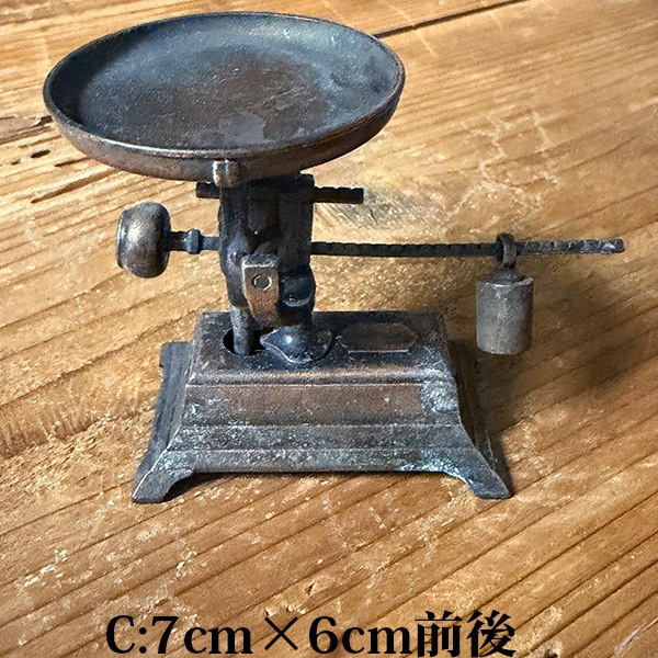 スペイン買付  ビンテージ Playme アンティーク コーヒーミル スロットマシーン 秤 天秤 印刷機 レトロラジオ  鉛筆削り ヨーロッパアンティーク雑貨 蚤の市買い付け 卓上ランプ 営業日即日発送