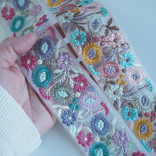 約5cm幅 レトロ花柄刺繍チュールリボン インド刺繍リボン ハンドメイドリボンキーホルダー バックチャーム資材 ピアスイヤリングパーツ 営業日即日発送