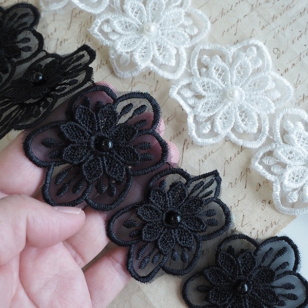 約5cm×6cm幅 パール付きレースリボン シフォンリボン オーガンジーフラワーモチーフレース シューズチャームパーツ ぬい活 バックチャーム リボンチャーム キンブレリボン 量産系地雷系アクセサリー ケミカルレース和装 髪飾り ヘッドドレス 営業日即日発送 