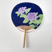 【うちわの太田屋】房州うちわ 花ちりめん 紫陽花 紺 （浴衣地）