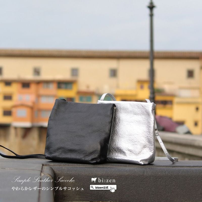 持たない贅沢&バッグ3点 オールレザーシュリンク ボディバッグ（BOJXCM0201