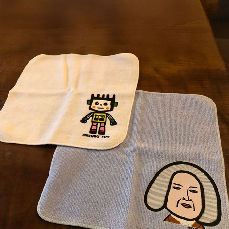ハンカチタオル ARAAKI TOY アラーキー・リョースケー デザイン 綿100%【店舗受け取りの場合送料無料】