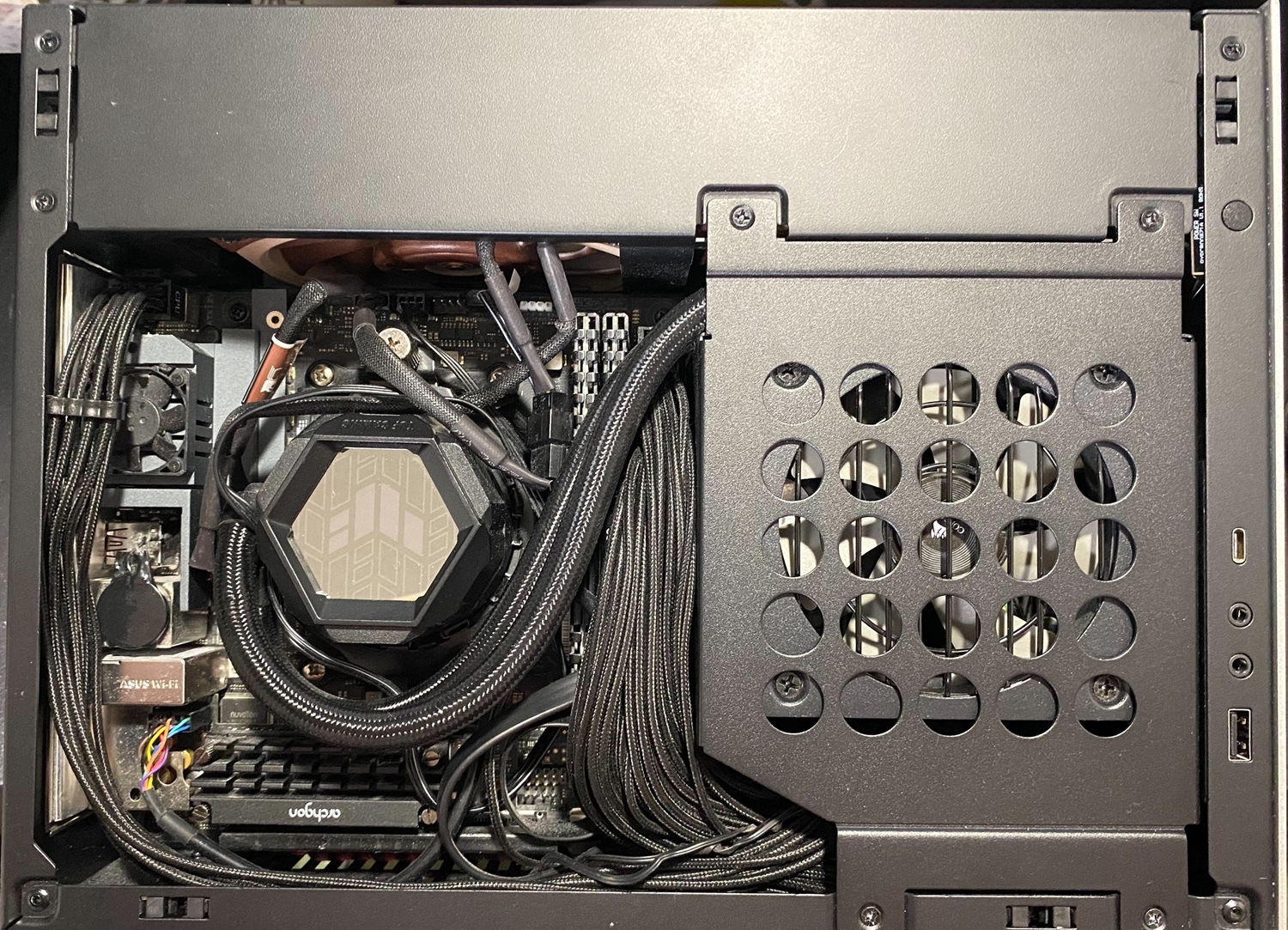 【2024年秋冬モデル】季節のPC【Presence BEMO】コンパクトゲーミングPC